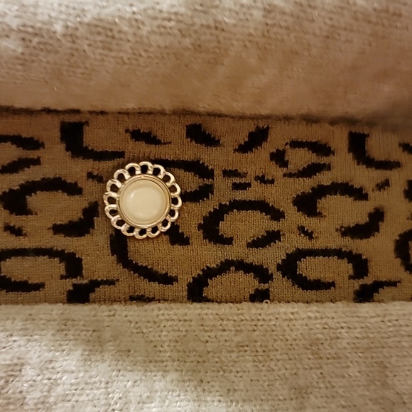 V-neck cardigan sweater - Picture 2 of 8